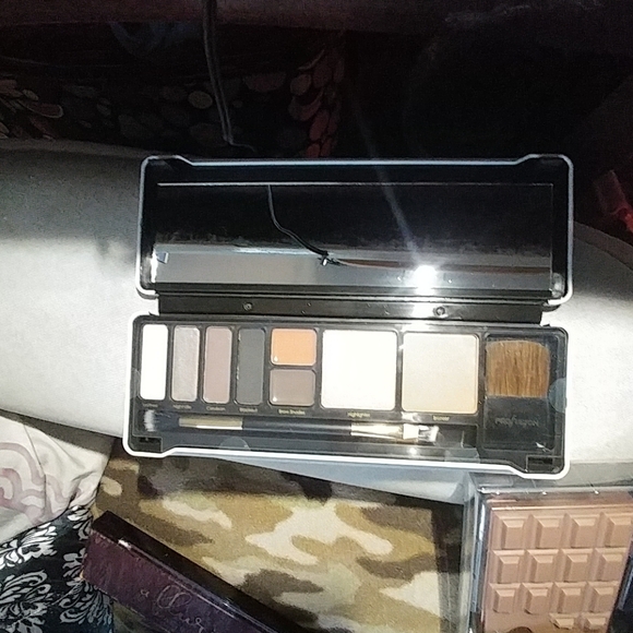 Makeup - Picture 2 of 3